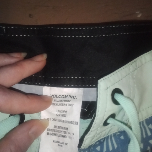 Volcom board shorts - Picture 2 of 3